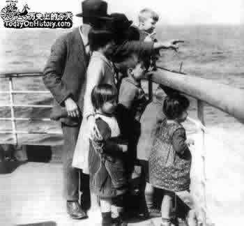 本世纪最初的十年,移民潮水般地涌入美国